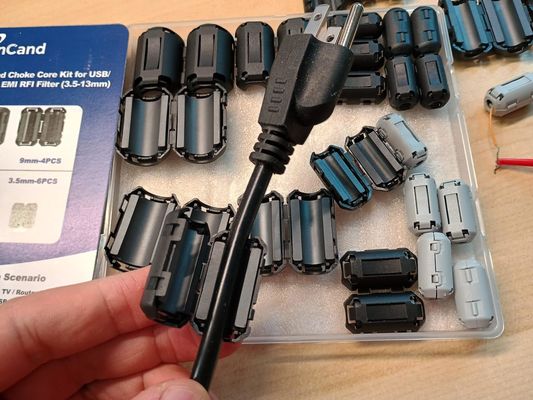 EMI/RFI Bastırması ve Özel Tasarım Seçenekleri için 155 Ohm Empedanslı Snap-On Ferrit Halkası